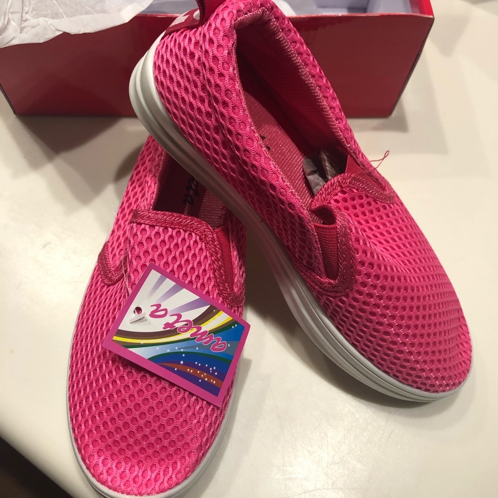 Fuchsia ‘Love’ Star slip-on sneaker